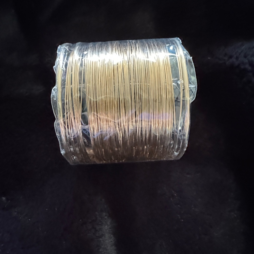NWOT Elegant Gold Wire Bangle Bracelet